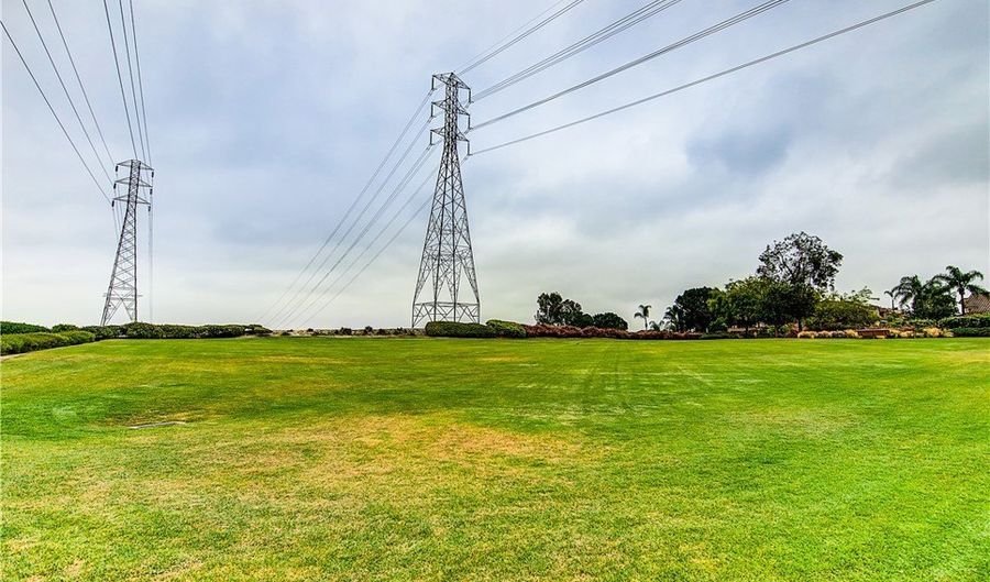 6 Goldenfield, Aliso Viejo, CA 92656 - 5 Beds, 3 Bath