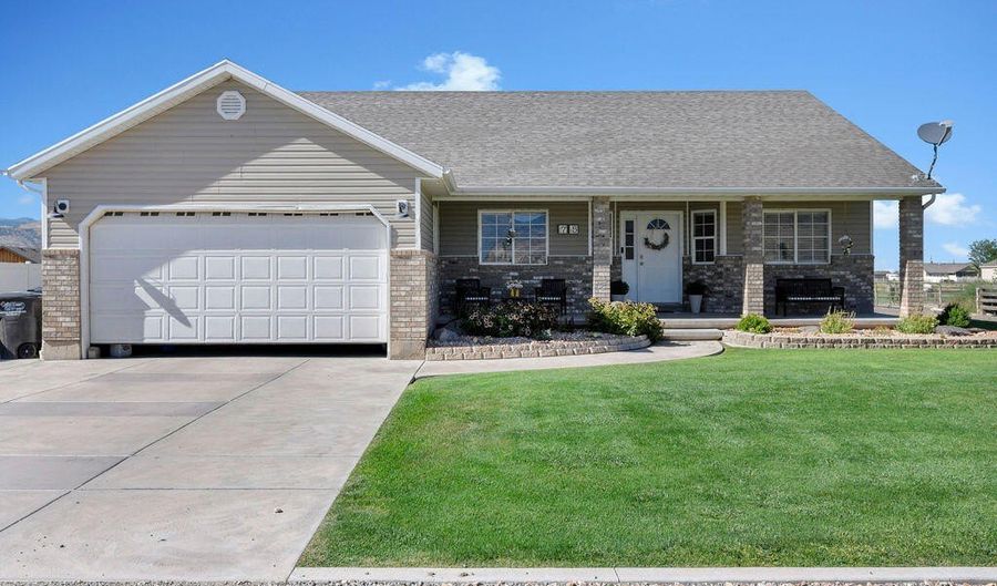 75 E 100 S, Central Valley, UT 84754 - 5 Beds, 3 Bath