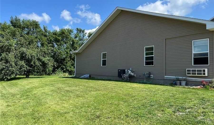 2101 4th Ave SE, Altoona, IA 50009 - 3 Beds, 2 Bath