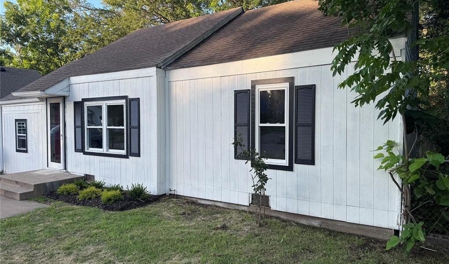 1460 S Maple Ave, Bartlesville, OK 74003 - 3 Beds, 1 Bath