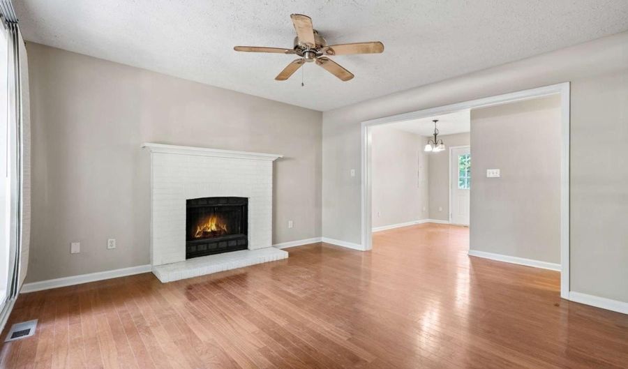 1333 LAURA Ln, Austell, GA 30168 - 3 Beds, 2 Bath