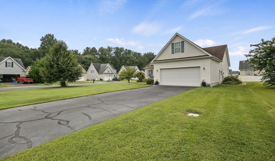 13 BURNING OAK Dr, Felton, DE 19943 - 3 Beds, 2 Bath