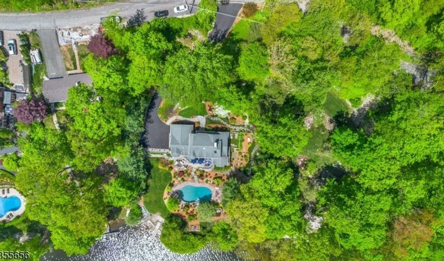 40 Hemlock Ave, Andover, NJ 07860 - 4 Beds, 4 Bath
