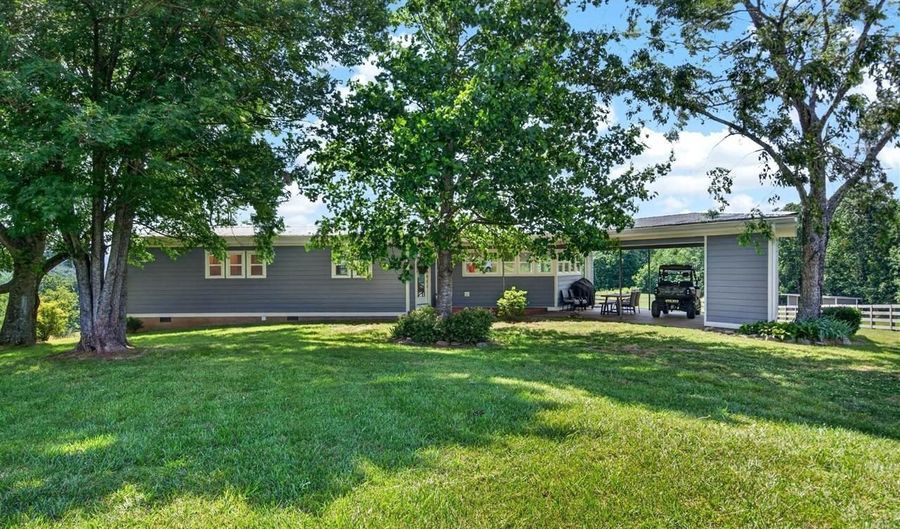 6575 Summer Shade Rd, Beaumont, KY 42124 - 2 Beds, 2 Bath