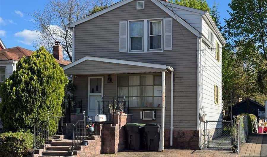 32 Phelps Ave, Bergenfield, NJ 07621 - 2 Beds, 1 Bath