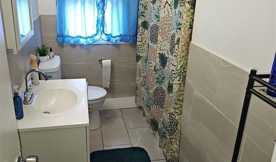 49 Overland Ave, Amityville, NY 11701 - 3 Beds, 2 Bath