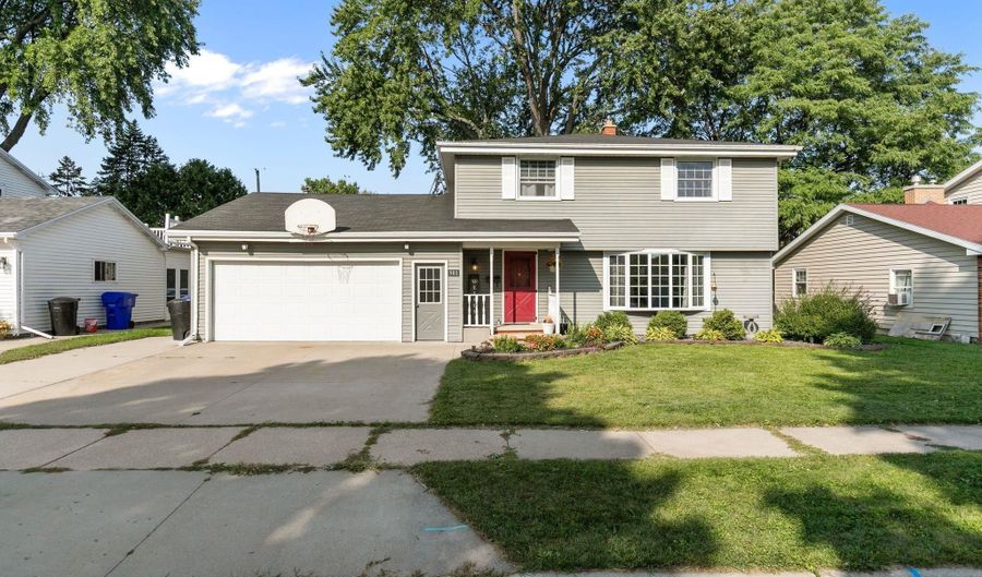 901 S BUCHANAN St, Appleton, WI 54915 - 4 Beds, 2 Bath