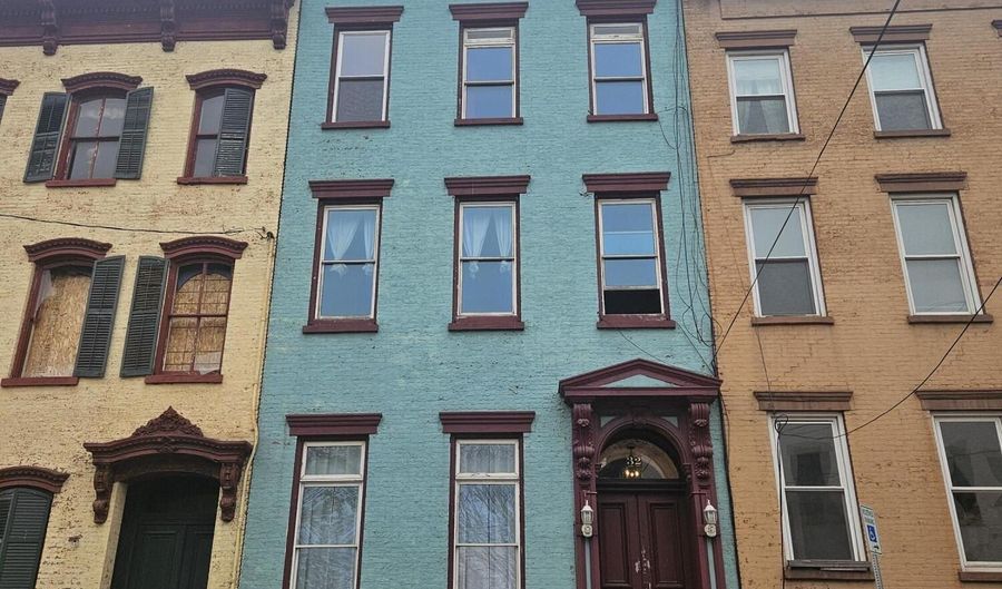 32 1st St 2, Albany, NY 12210 - 4 Beds, 2 Bath