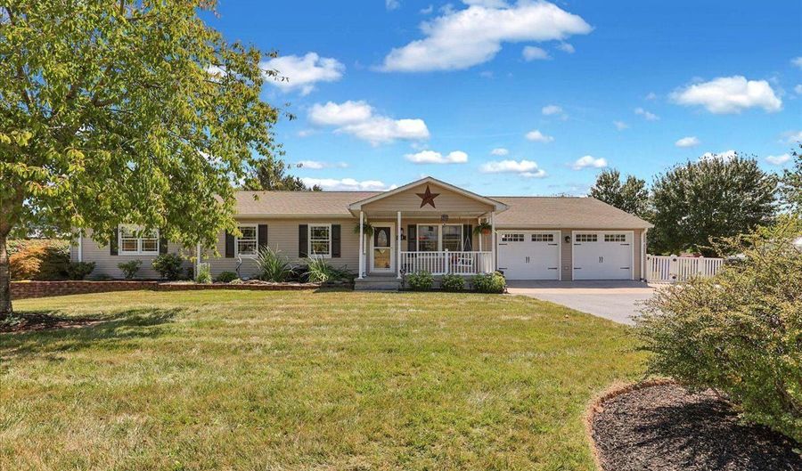 41 MICHELLE Way, Hanover, PA 17331 - 4 Beds, 3 Bath