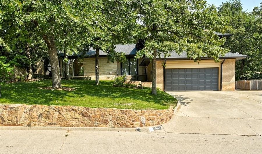 1829 N Oakhill Rd, Bethany, OK 73008 - 3 Beds, 3 Bath