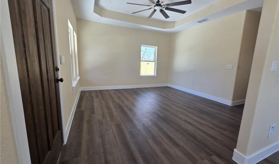 410 W Trinity St, Luling, TX 78648 - 3 Beds, 2 Bath