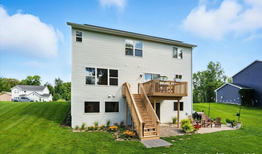5842 Lynn Dr, Allendale, MI 49401 - 5 Beds, 4 Bath