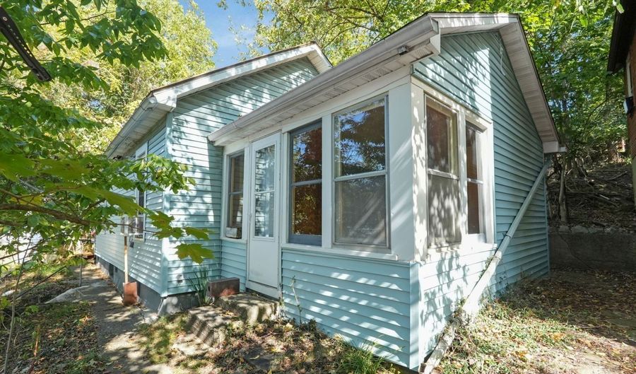 31 First St, Athens, OH 45701 - 3 Beds, 2 Bath