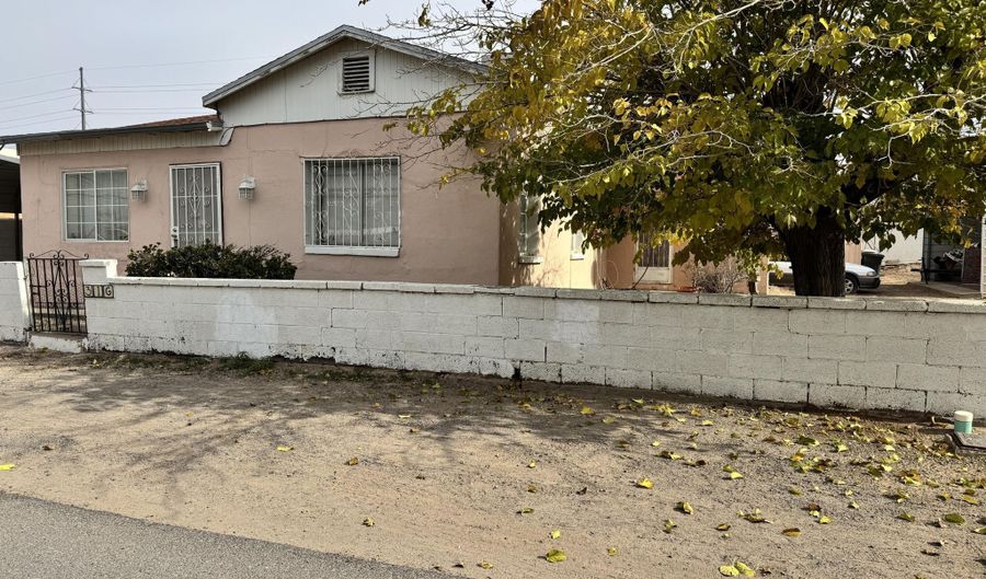 316 Saint Anthonys St, Anthony, NM 88021 - 4 Beds, 1 Bath