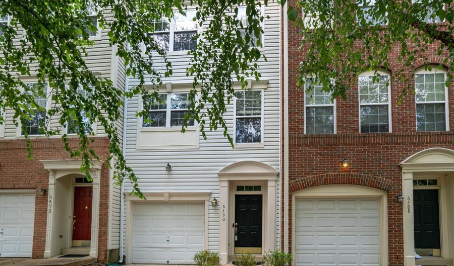 6490 TAYACK Pl, Alexandria, VA 22312 - 2 Beds, 3 Bath