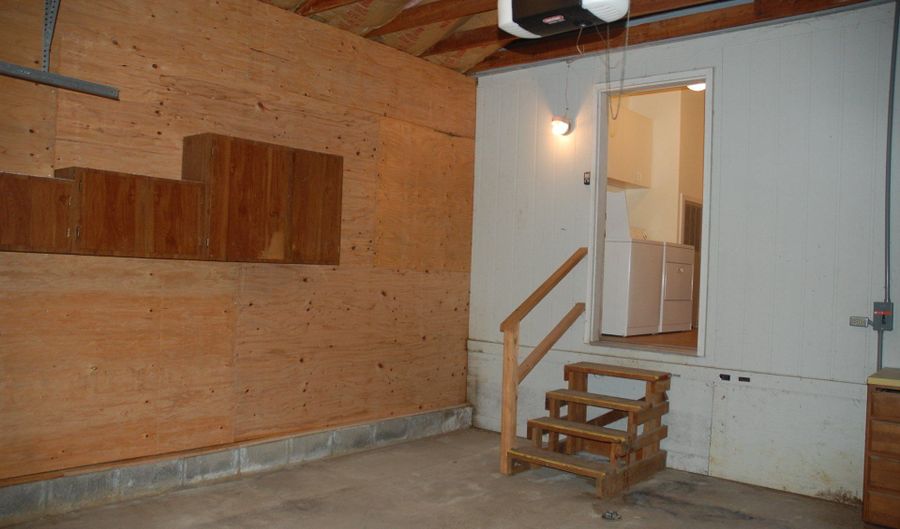 1585 COTTONWOOD St, Arlington, OR 97812 - 3 Beds, 2 Bath