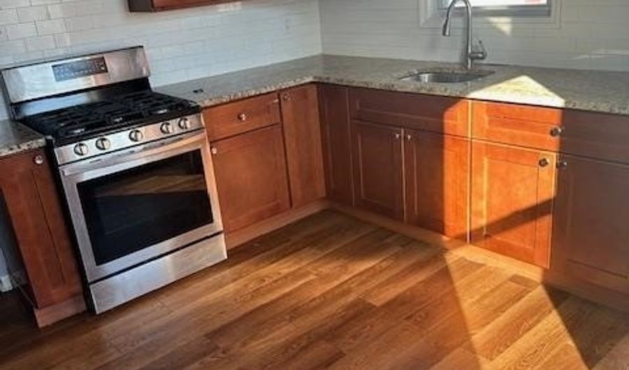 296 AVENUE B 2, Bayonne, NJ 07002 - 3 Beds, 1 Bath