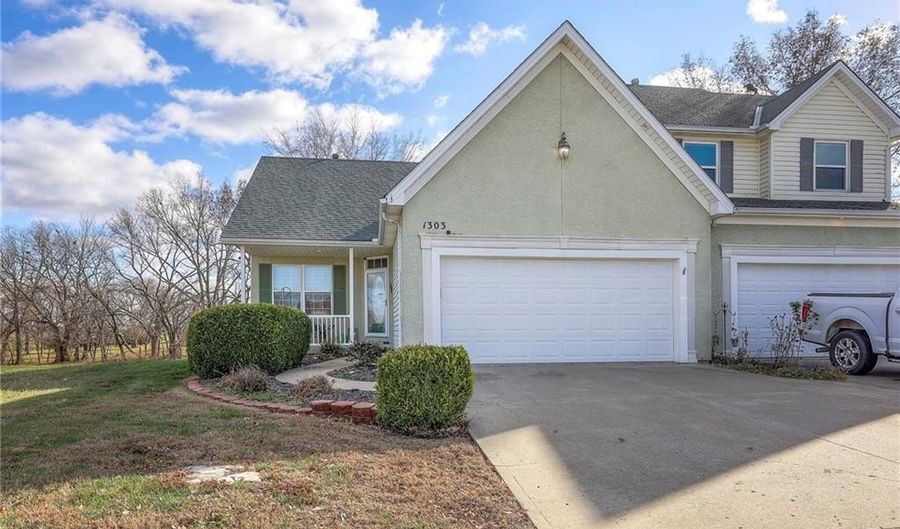1303 N 158th Ct, Basehor, KS 66007 - 2 Beds, 2 Bath