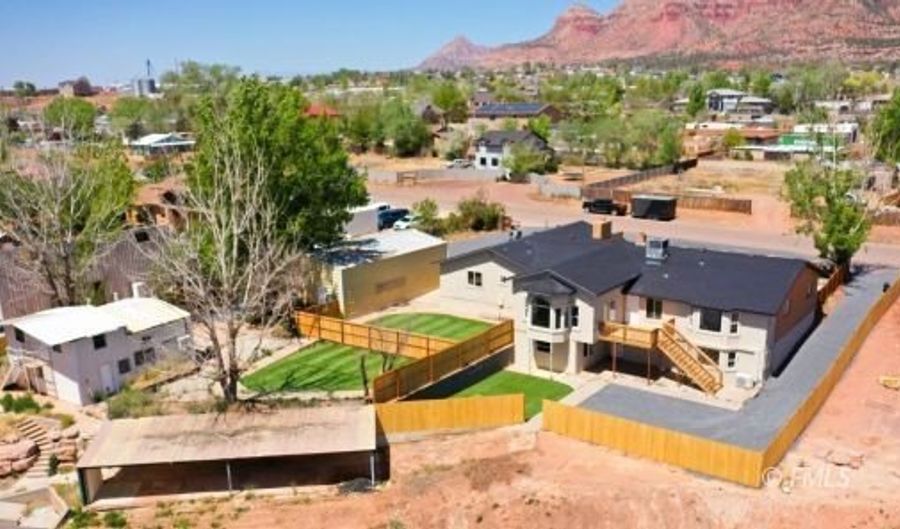 445 W Academy Ave, Colorado City, AZ 85021 - 13 Beds, 9 Bath