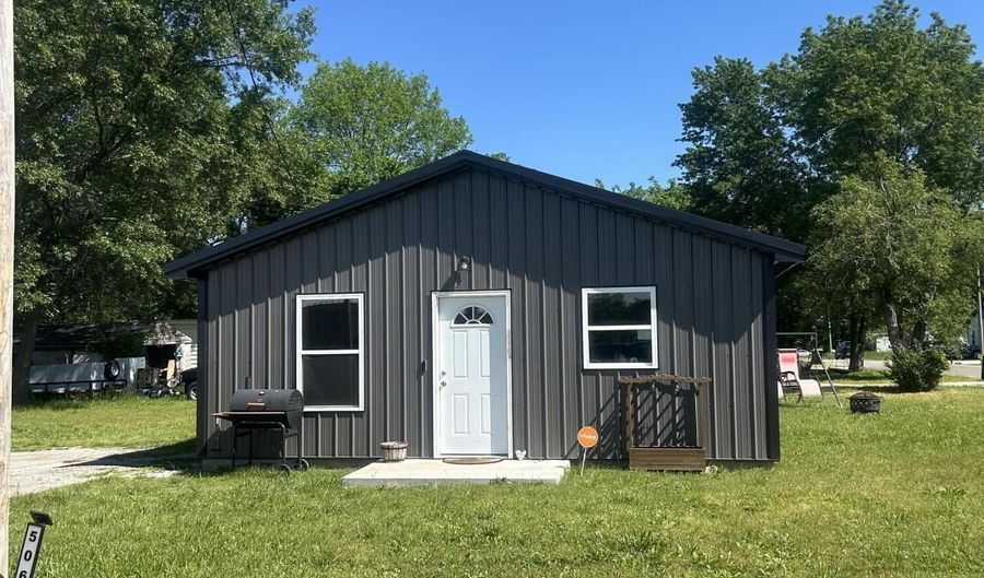 506 W 2nd St, Baxter Springs, KS 66713 - 2 Beds, 1 Bath