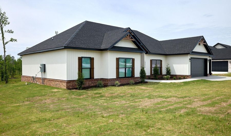 10573 W Miller Sardis Rd, Bauxite, AR 72011 - 4 Beds, 2 Bath