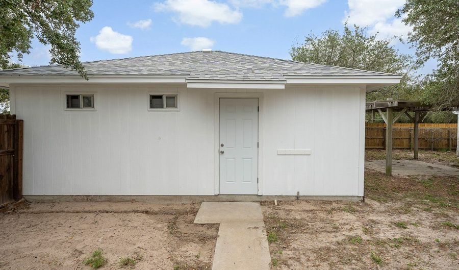 667 Lisa Ann, Aransas Pass, TX 78336 - 4 Beds, 2 Bath