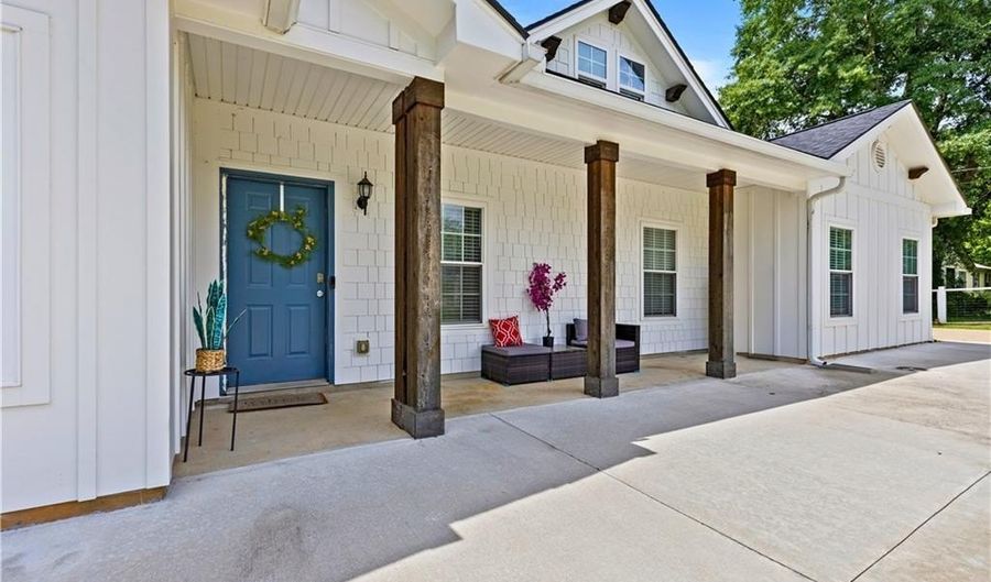 625 HOWARD St, Auburn, AL 36832 - 3 Beds, 2 Bath