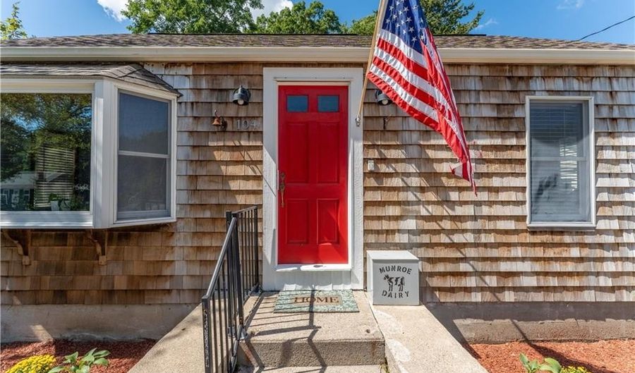 104 Knotty Oak Rd, Coventry, RI 02816 - 3 Beds, 2 Bath