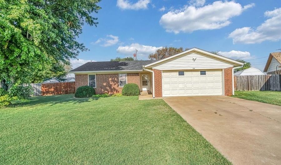 1700 Harding, Altus, OK 73521 - 3 Beds, 2 Bath