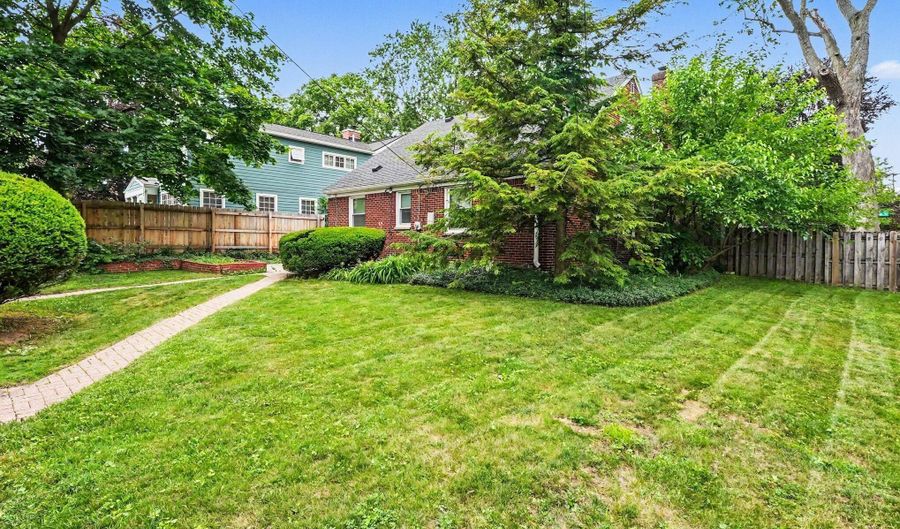 1616 Morton Ave, Ann Arbor, MI 48104 - 4 Beds, 2 Bath