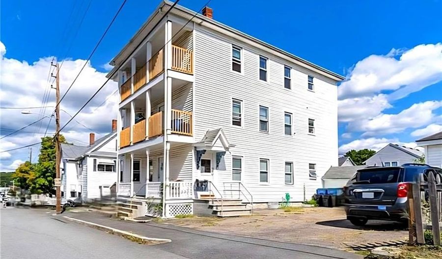 68 Division St, Lincoln, RI 02838 - 8 Beds, 3 Bath