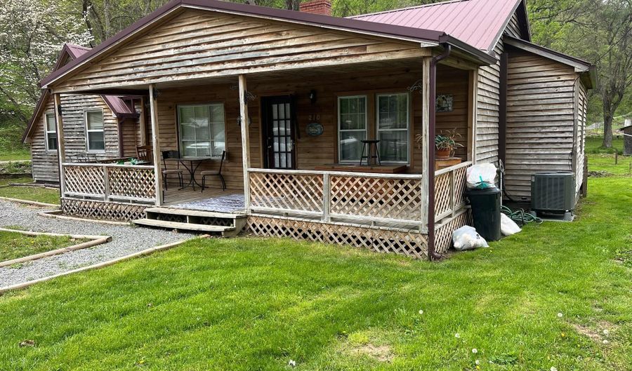 120 Wickham St, Alderson, WV 24910 - 3 Beds, 2 Bath