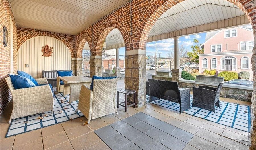 102 S Dover Ave, Atlantic City, NJ 08401 - 6 Beds, 5 Bath