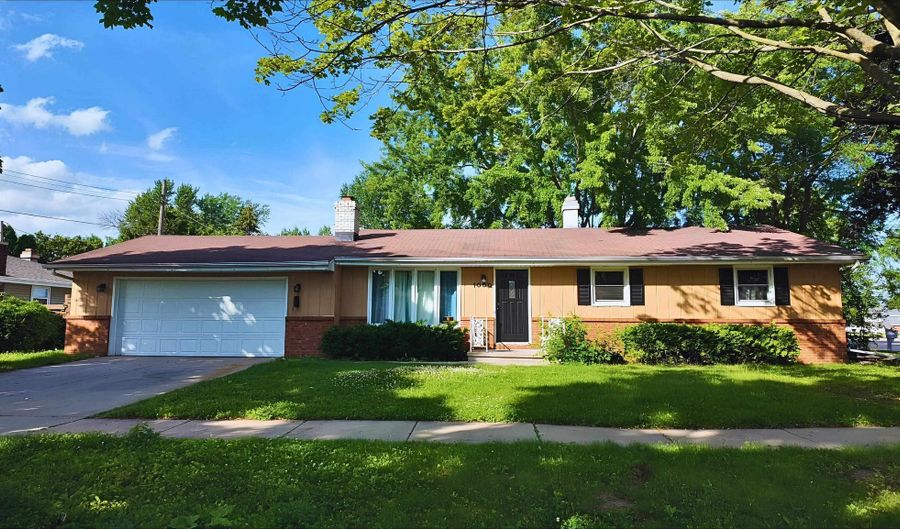1000 W BROWNING St, Appleton, WI 54914 - 3 Beds, 3 Bath