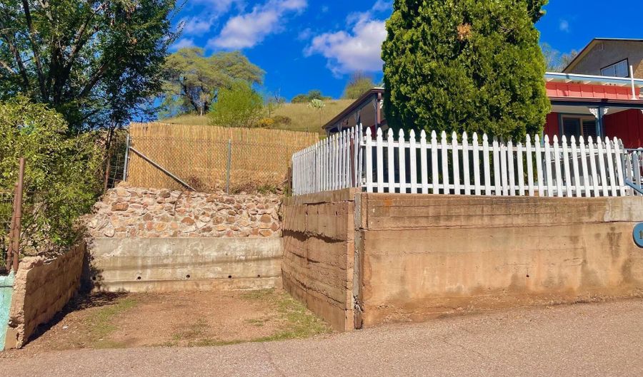 10 LOCKLIN Ave, Bisbee, AZ 85603 - 2 Beds, 1 Bath