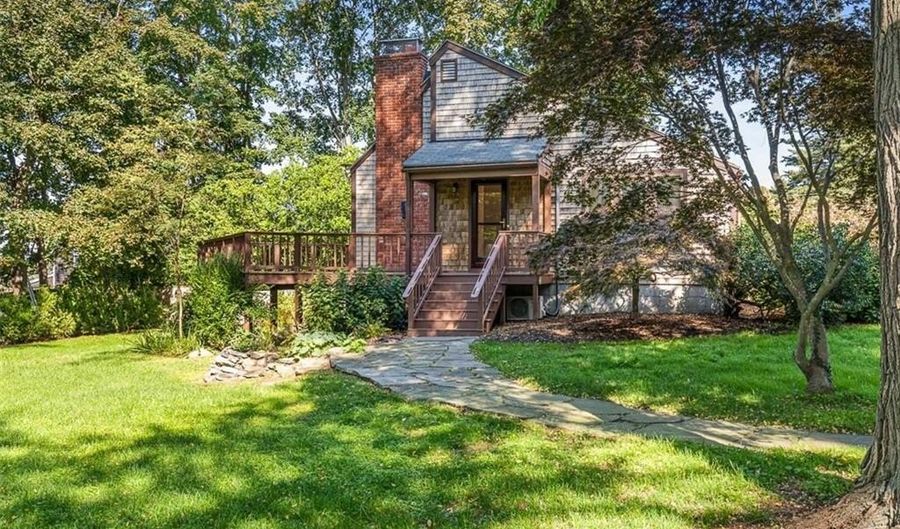 31 Stanchion Ave, Jamestown, RI 02835 - 2 Beds, 1 Bath