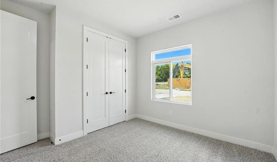 1630 Grayhawk Dr, Basehor, KS 66007 - 3 Beds, 2 Bath