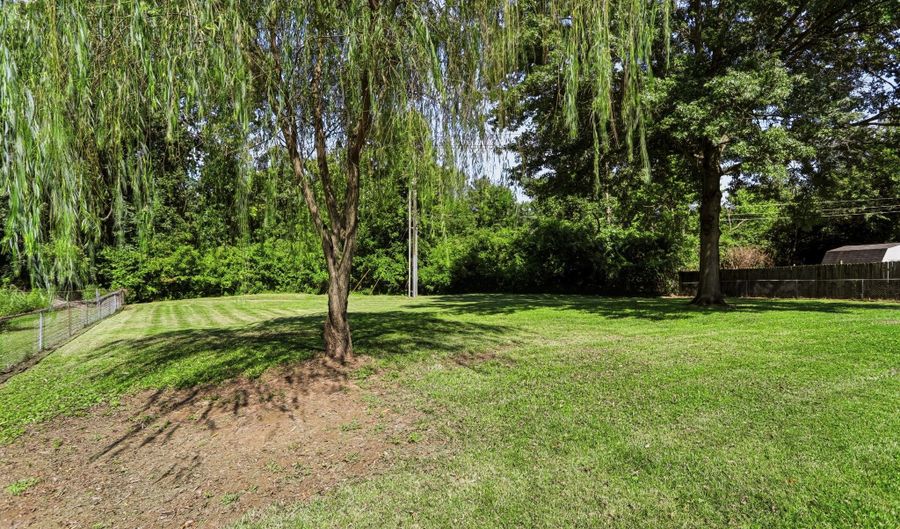 8527 Zephyr Dr, Indianapolis, IN 46217 - 3 Beds, 2 Bath