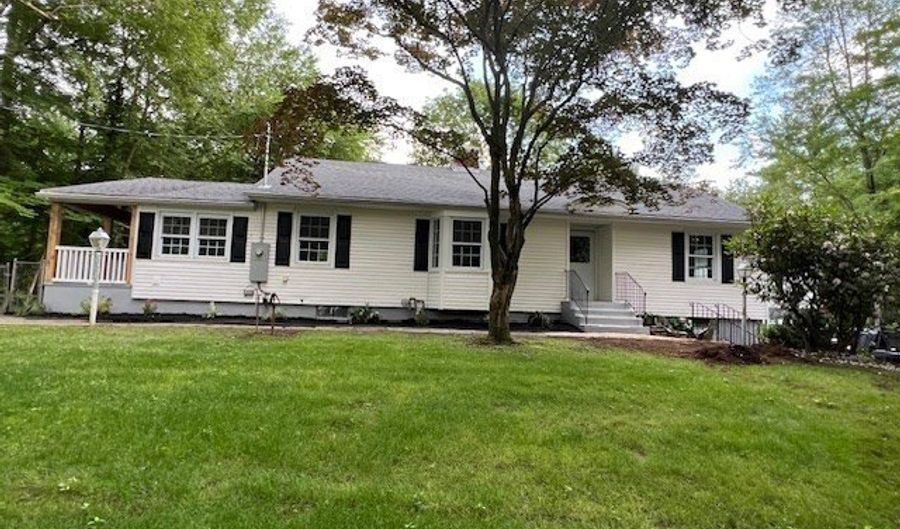 575 North St, Agawam, MA 01030 - 3 Beds, 2 Bath