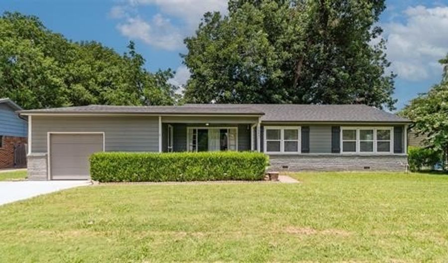 1557 E 49th Pl, Tulsa, OK 74105 - 3 Beds, 1 Bath