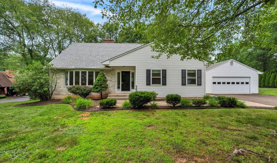 24 Iron Gate Ln, Cromwell, CT 06416 - 4 Beds, 3 Bath
