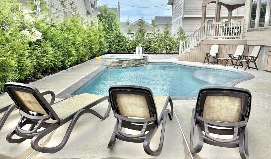 7463 Ocean Dr, Avalon, NJ 08202 - 5 Beds, 3 Bath