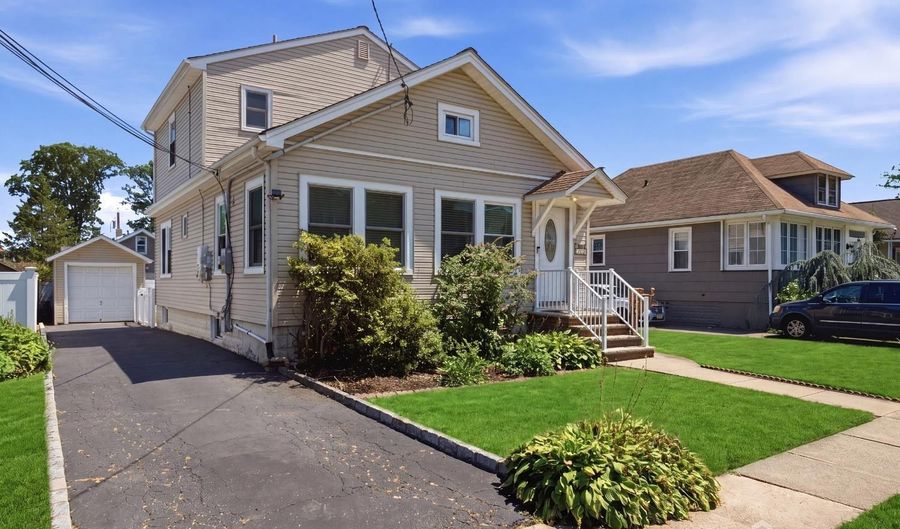 30 W Park Ave, Avenel, NJ 07001 - 3 Beds, 2 Bath