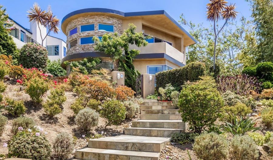 2247 El Amigo Rd, Del Mar, CA 92014 - 5 Beds, 6 Bath