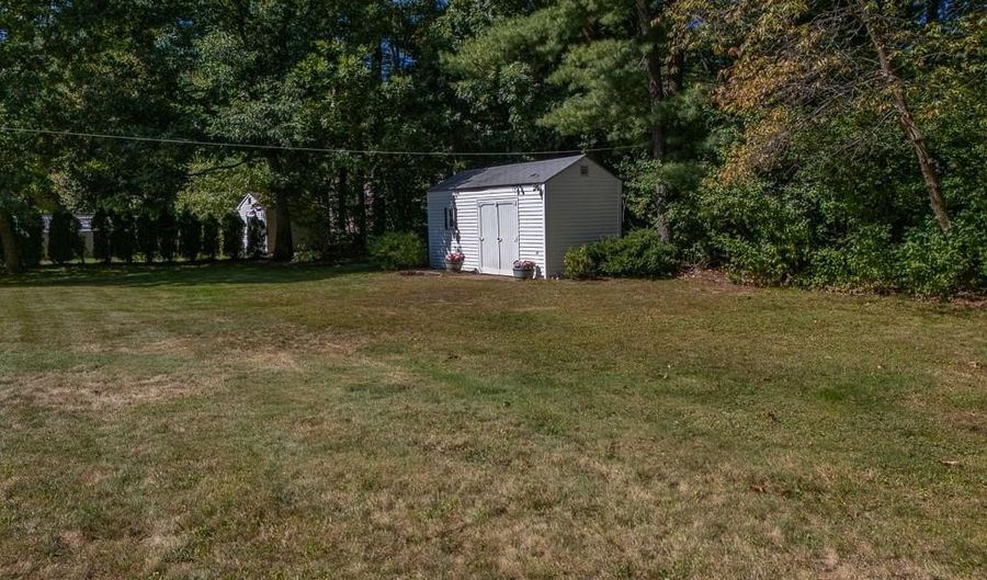 17 Wood Cove Dr, Coventry, RI 02816 - 3 Beds, 2 Bath