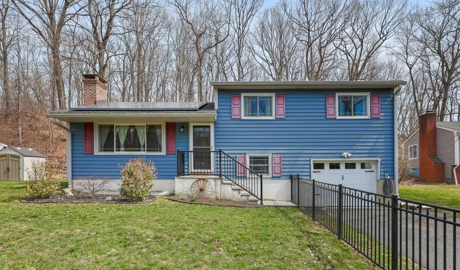 3 Mary Ann Dr, Danbury, CT 06811 - 3 Beds, 1 Bath