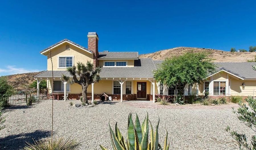 13602 Sego Rd, Agua Dulce, CA 91390 - 4 Beds, 3 Bath