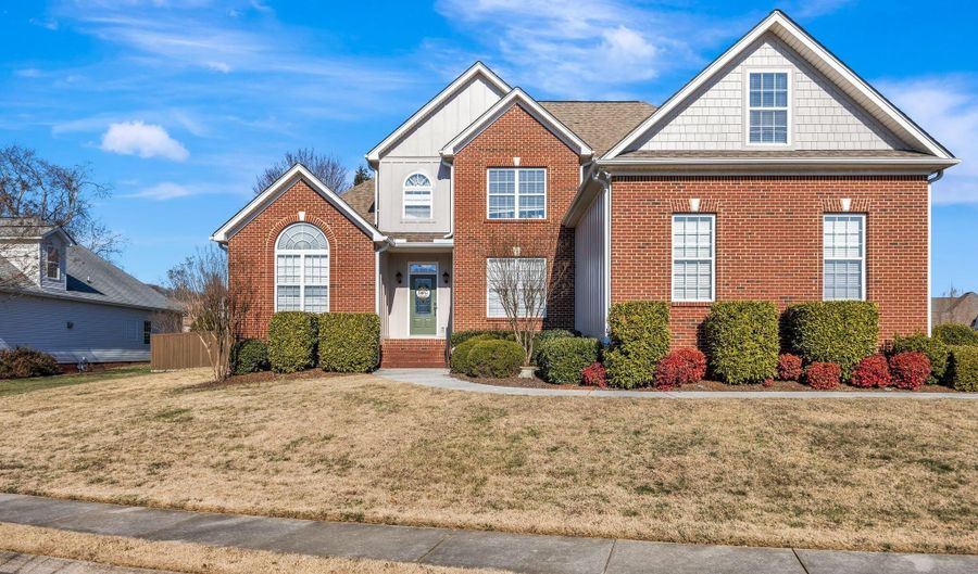 9915 Fieldcrest Dr, Apison, TN 37302 - 4 Beds, 4 Bath