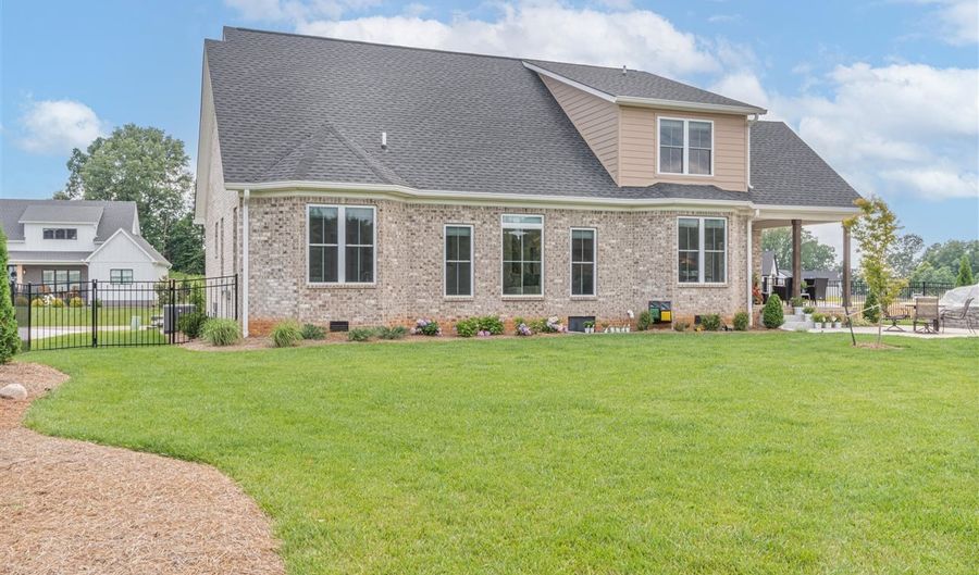 9174 Hermitage Ln, Alvaton, KY 42122 - 3 Beds, 3 Bath