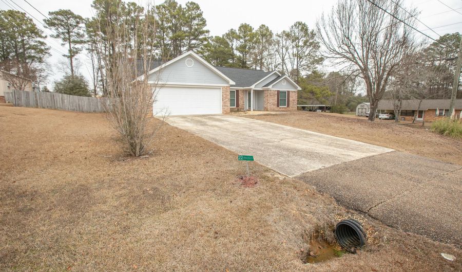 22 Bowling Green Cir, Columbus, MS 39702 - 3 Beds, 2 Bath